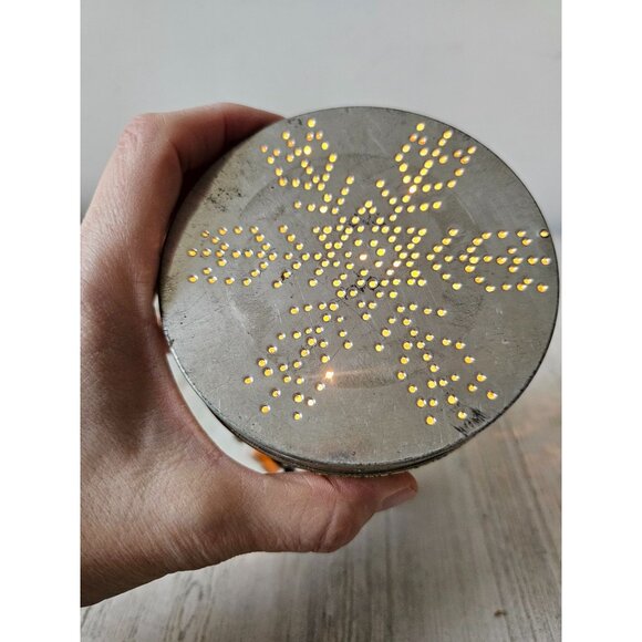 Vintage LTD 1998 Tin Light Up Snowman & Snowflake Christmas Decor - Picture 5 of 7